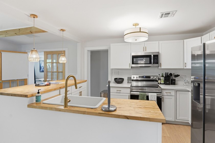 Welcome to 32 Briarcliff Dr., a beautifully updated 4-bedroom - photo 14