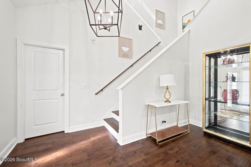 Nestled on a quiet street in the desirable mid-north area of St - photo 4