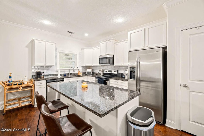 Nestled on a quiet street in the desirable mid-north area of St - photo 10