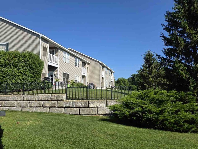 Enjoy convenient one-floor living in this recently renovated - photo 25