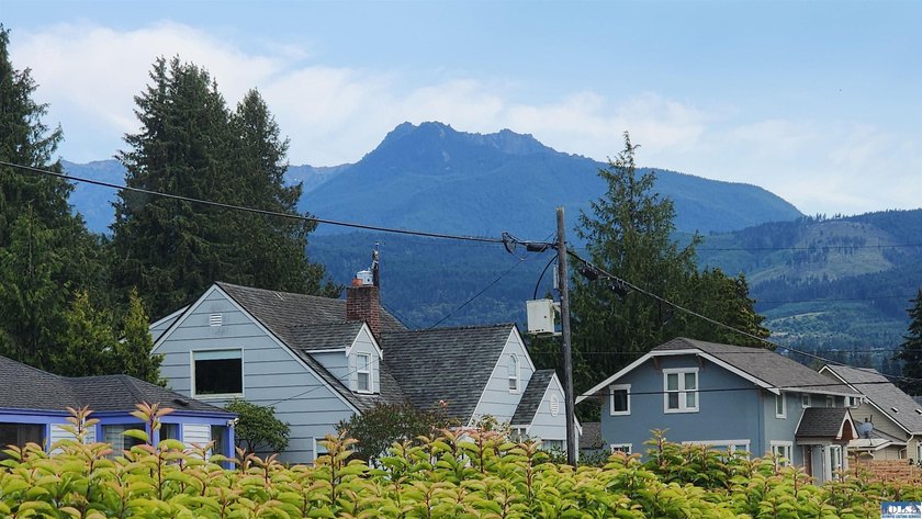 Truly a diamond in the rough! Great harbor view and outstanding - photo 6