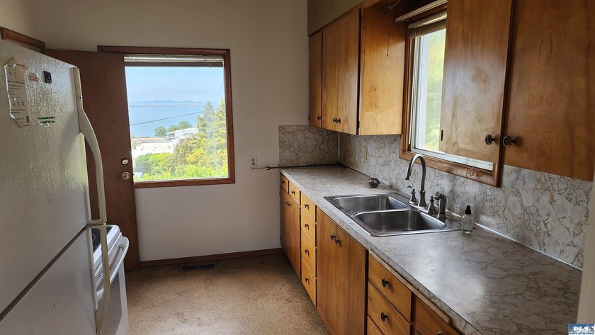 Truly a diamond in the rough! Great harbor view and outstanding - photo 10