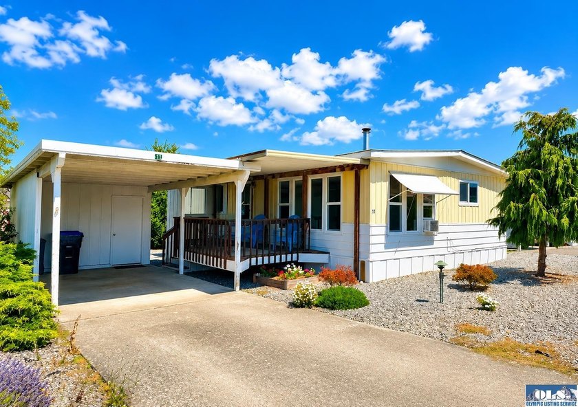 Welcome home to this charming 2-bedroom, 1-bath home in Juniper - photo 2