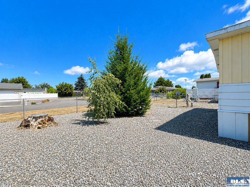 Welcome home to this charming 2-bedroom, 1-bath home in Juniper - photo 4