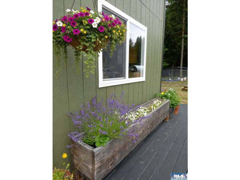 Tucked among mature trees and lovingly maintained, this inviting - photo 6