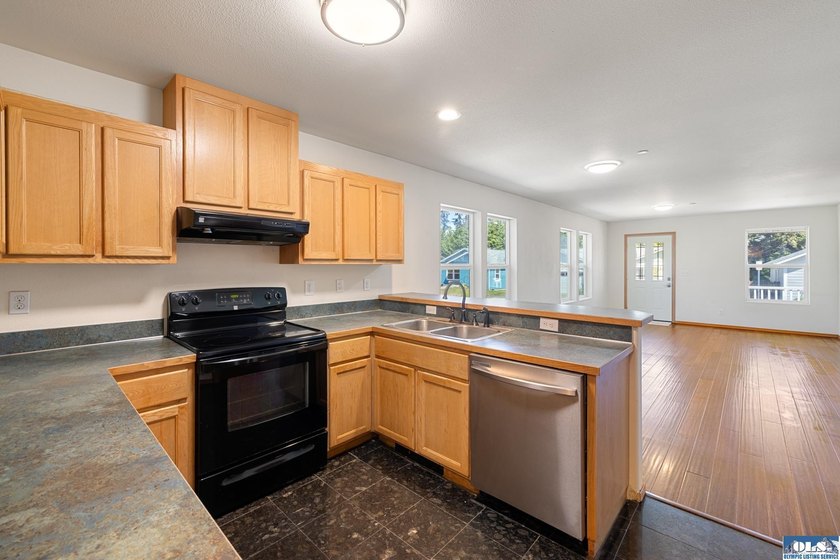 Welcome home to Peninsula Village, adjacent to Peninsula Golf - photo 5