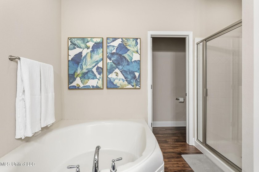 Huge Price Reduction! The Sellers are being relocated and said - photo 17