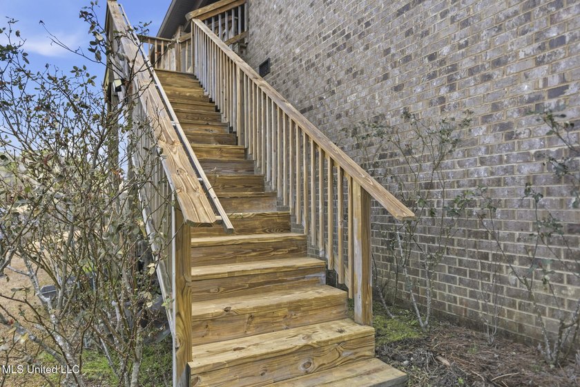 Huge Price Reduction! The Sellers are being relocated and said - photo 27