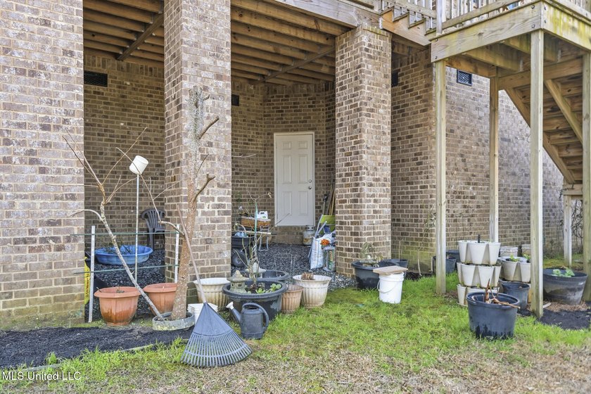 Huge Price Reduction! The Sellers are being relocated and said - photo 29