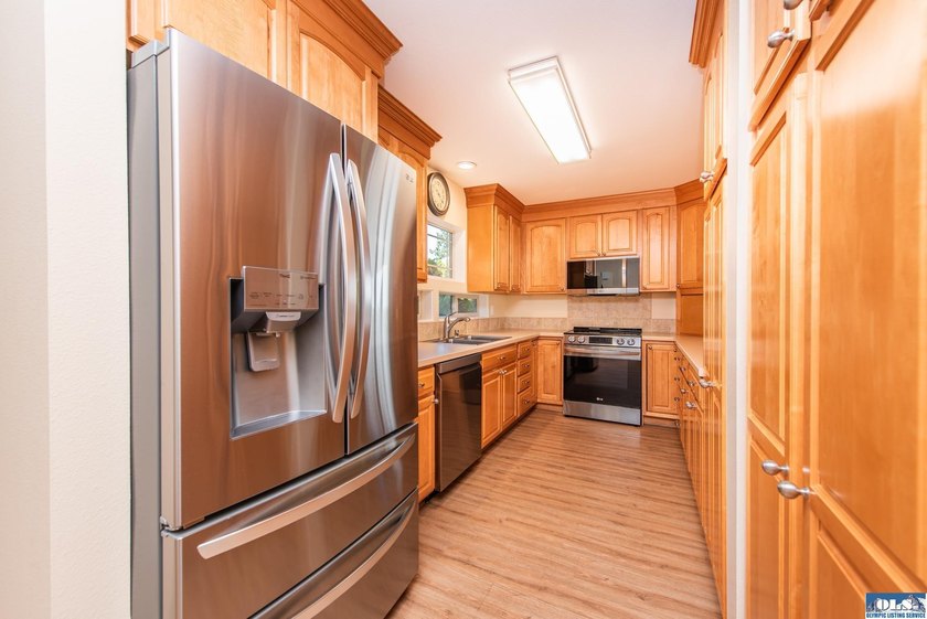 Welcome to this beautifully updated condo on desirable Hilltop - photo 7