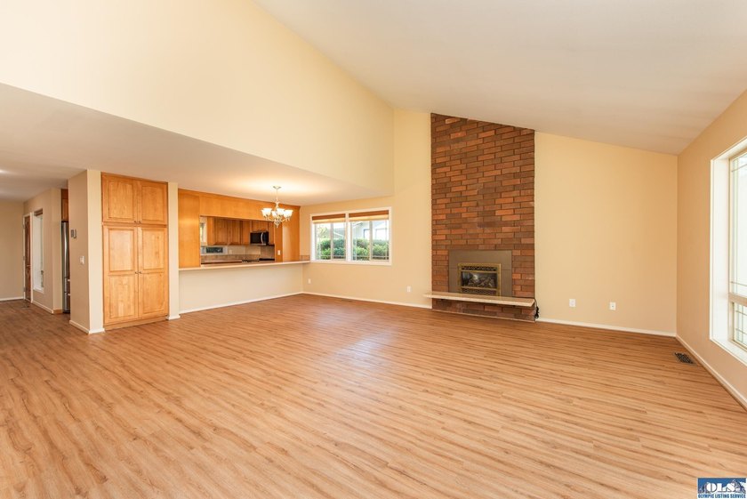 Welcome to this beautifully updated condo on desirable Hilltop - photo 9