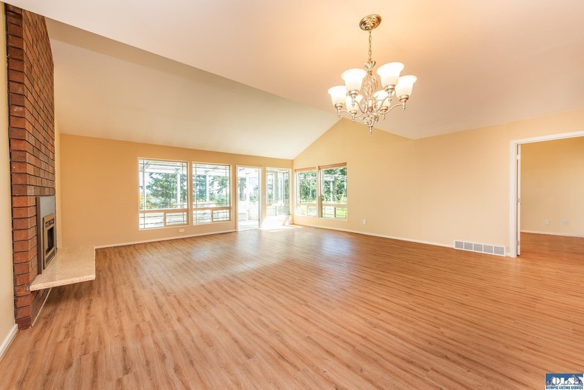 Welcome to this beautifully updated condo on desirable Hilltop - photo 10