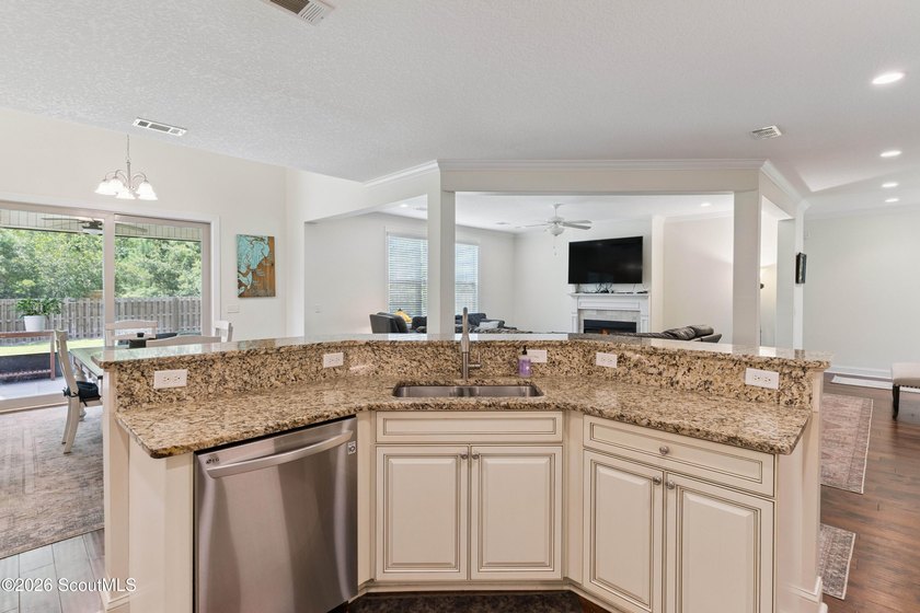 Room to Live, Work &amp; Entertain! This beautifully designed - photo 3