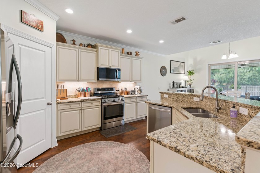 Room to Live, Work &amp; Entertain! This beautifully designed - photo 5