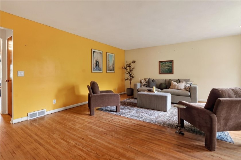 Come check out one level living in West Irondequoit at its - photo 9