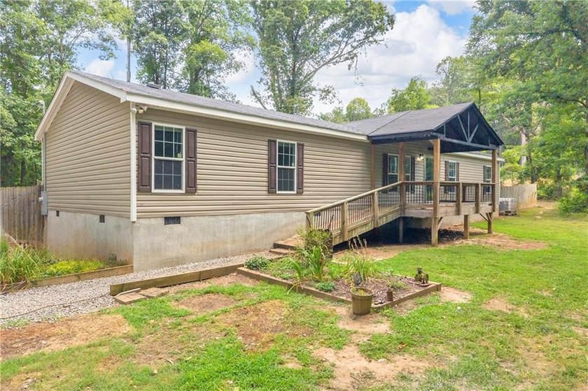 Discover the perfect blend of space, comfort, and country living - photo 2