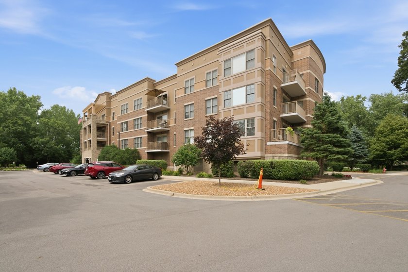 Situated in the highly desirable Medinah on the Lake community - photo 3