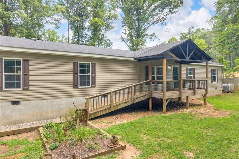 Discover the perfect blend of space, comfort, and country living - photo 4
