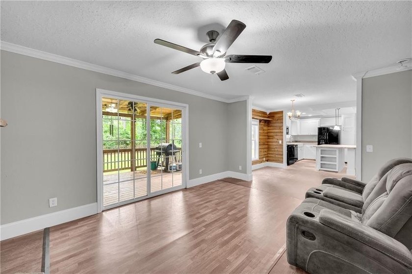 Discover the perfect blend of space, comfort, and country living - photo 8