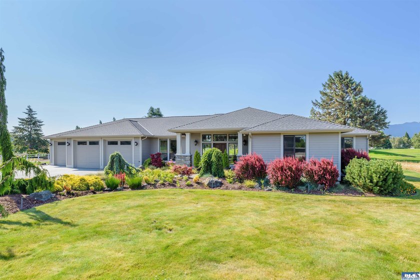 Exceptional custom-built home overlooking the 13th green at - photo 4