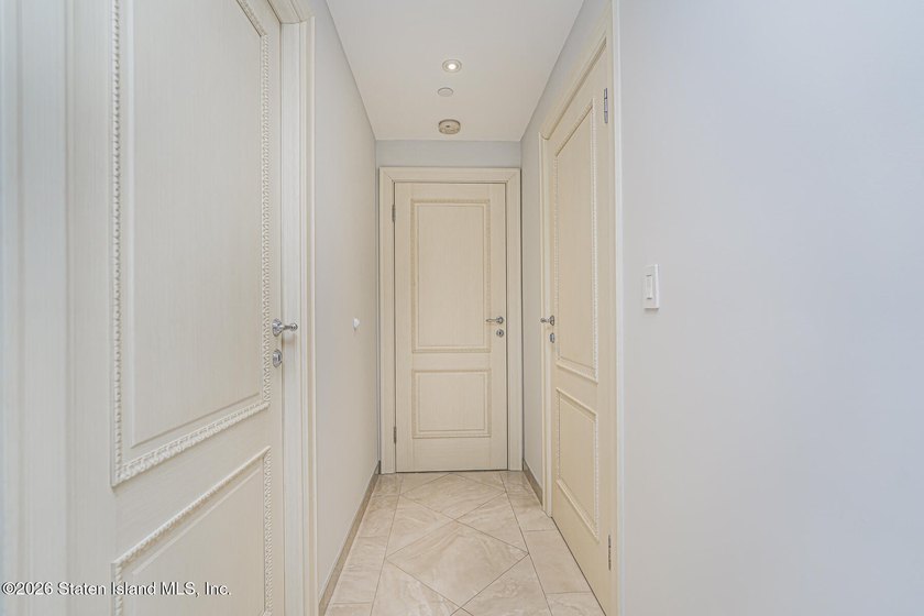 Welcome to this fully renovated 2-bedroom, 2-bath condominium - photo 4