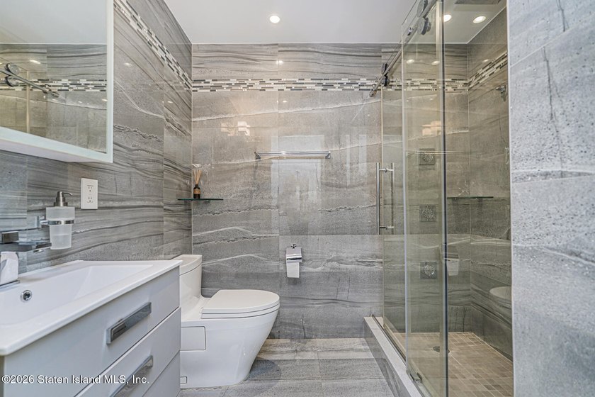 Welcome to this fully renovated 2-bedroom, 2-bath condominium - photo 5