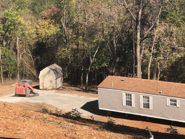 Quaint 3 bedroom/2 bath singlewide mobile home that sits on a 1 - photo 17
