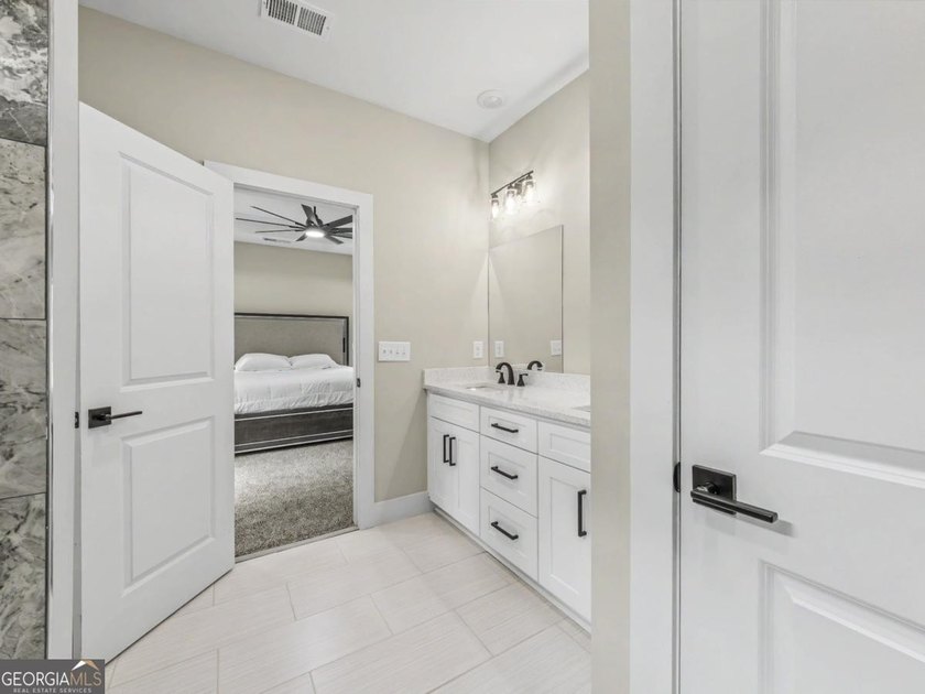 Step into modern elegance in this stunning newly built stepless - photo 18