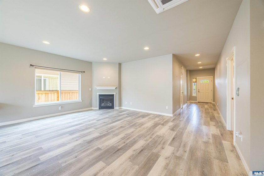 Ideally located in the heart of charming Sequim, this - photo 3