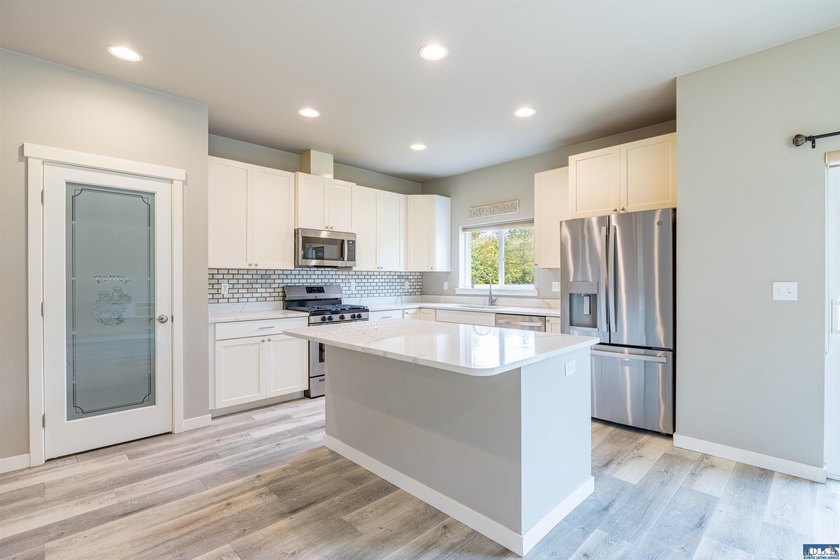 Ideally located in the heart of charming Sequim, this - photo 7