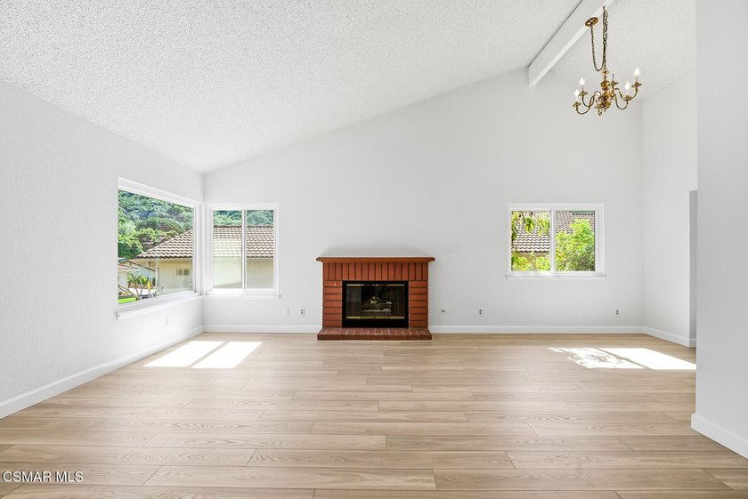 Immaculate and Move in Ready! Highly desirable single story - photo 5