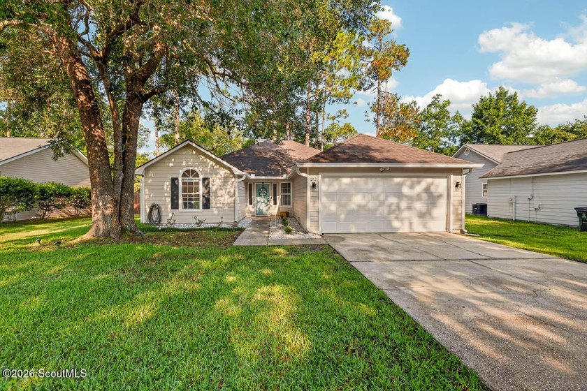 Welcome home to this charming 3-bedroom, 2-bathroom residence - photo 2