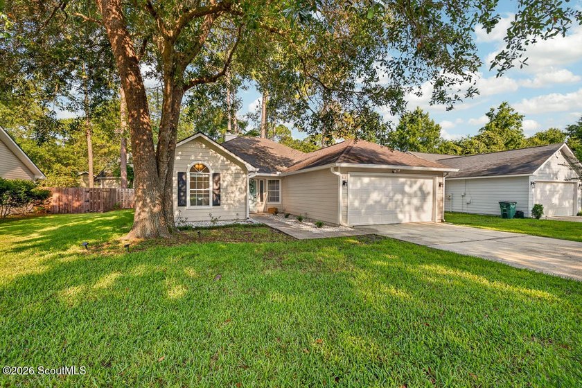 Welcome home to this charming 3-bedroom, 2-bathroom residence - photo 3