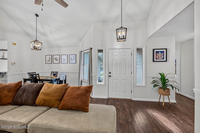 Welcome home to this charming 3-bedroom, 2-bathroom residence - photo 4