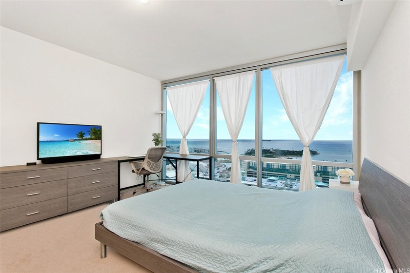 The Central Ala Moana, is centrally located at the world-famous - photo 4