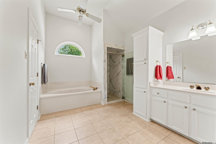 In-ground pool, wood-burning fireplace, boat port, sunroom - photo 17