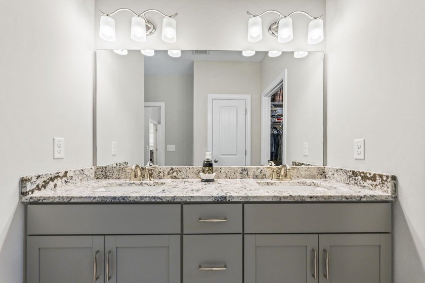 Welcome to this meticulously maintained and thoughtfully - photo 22