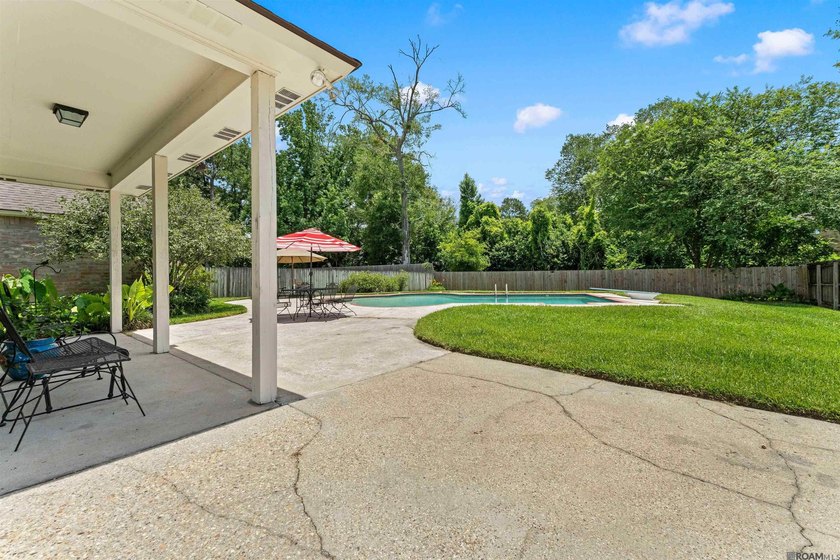 In-ground pool, wood-burning fireplace, boat port, sunroom - photo 25
