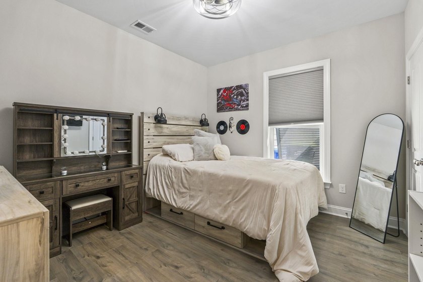 Welcome to this meticulously maintained and thoughtfully - photo 26