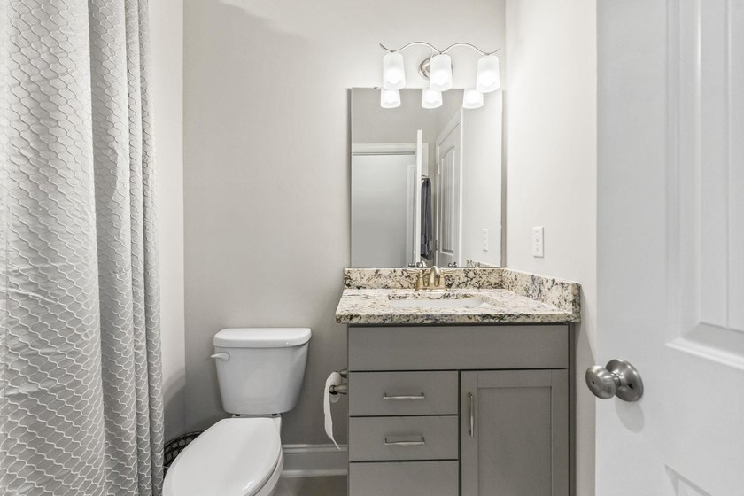 Welcome to this meticulously maintained and thoughtfully - photo 27