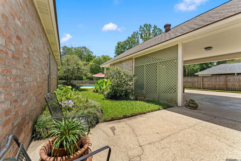 In-ground pool, wood-burning fireplace, boat port, sunroom - photo 27