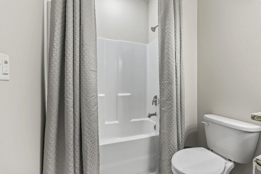 Welcome to this meticulously maintained and thoughtfully - photo 28