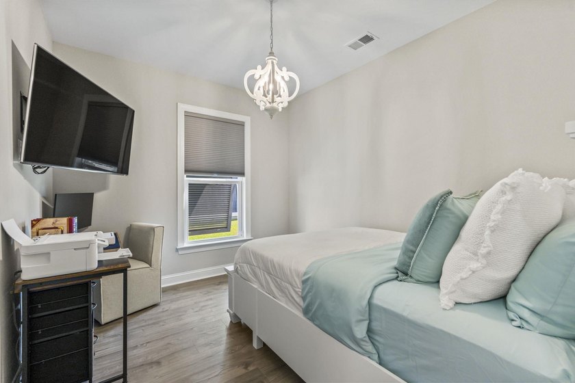 Welcome to this meticulously maintained and thoughtfully - photo 29
