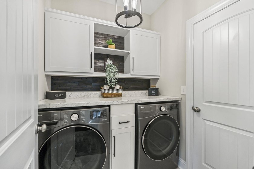 Welcome to this meticulously maintained and thoughtfully - photo 30