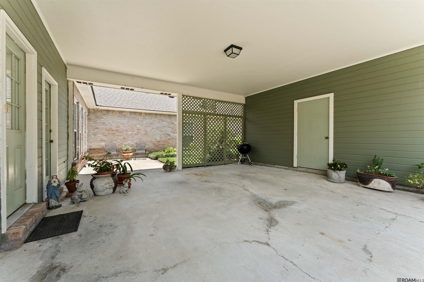 In-ground pool, wood-burning fireplace, boat port, sunroom - photo 32