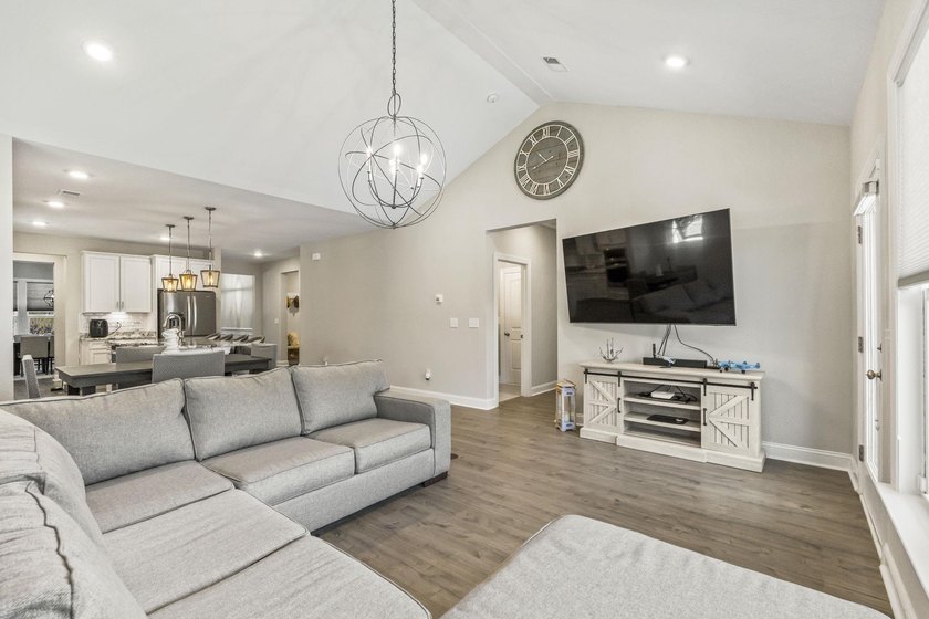 Welcome to this meticulously maintained and thoughtfully - photo 35