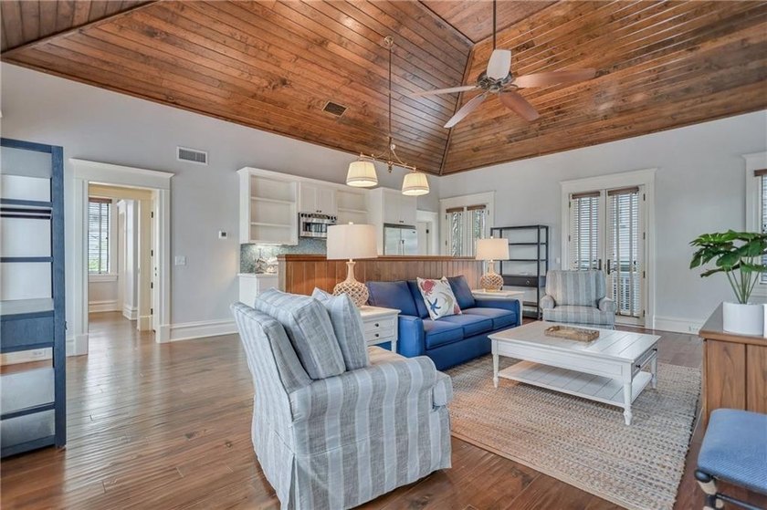Discover an extraordinary oceanfront retreat on East - photo 7