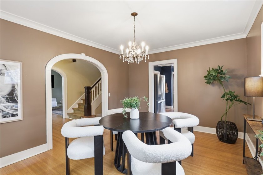 Picture-perfect Colonial in the highly sought-after Browncroft - photo 8