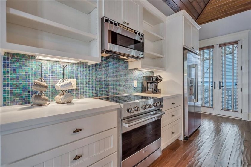 Discover an extraordinary oceanfront retreat on East - photo 10