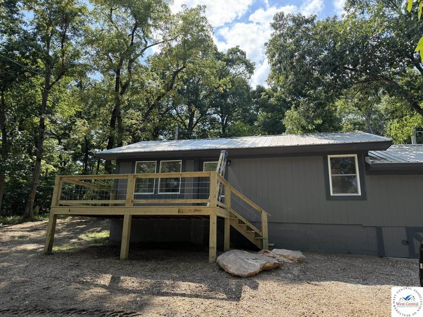 Sportsman's Paradise! This completely remodeled 2 bed, 2 full - photo 4